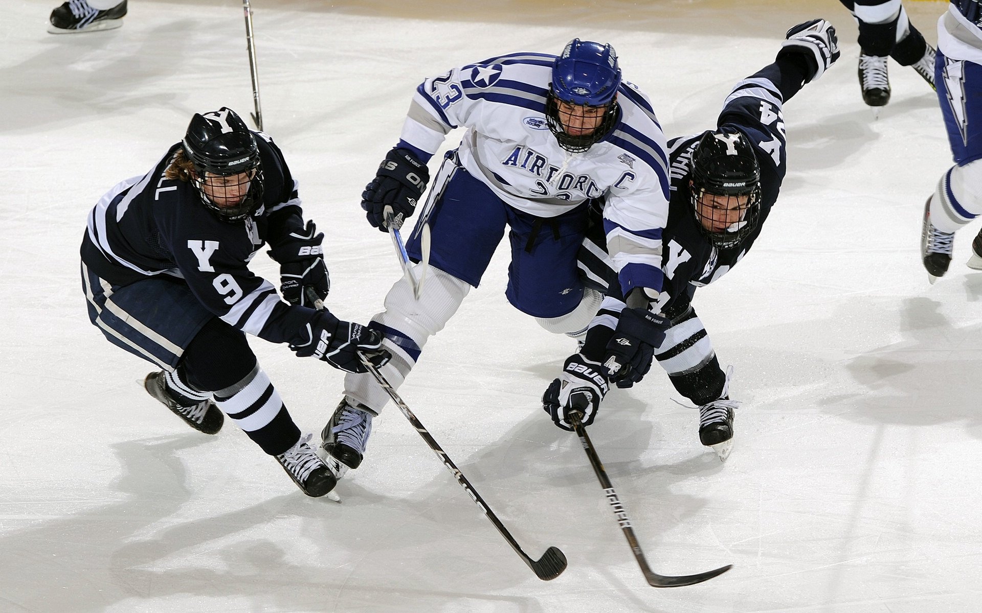 _运动装备大比拼:最新科技球拍与鞋类推荐_,有什么球拍
