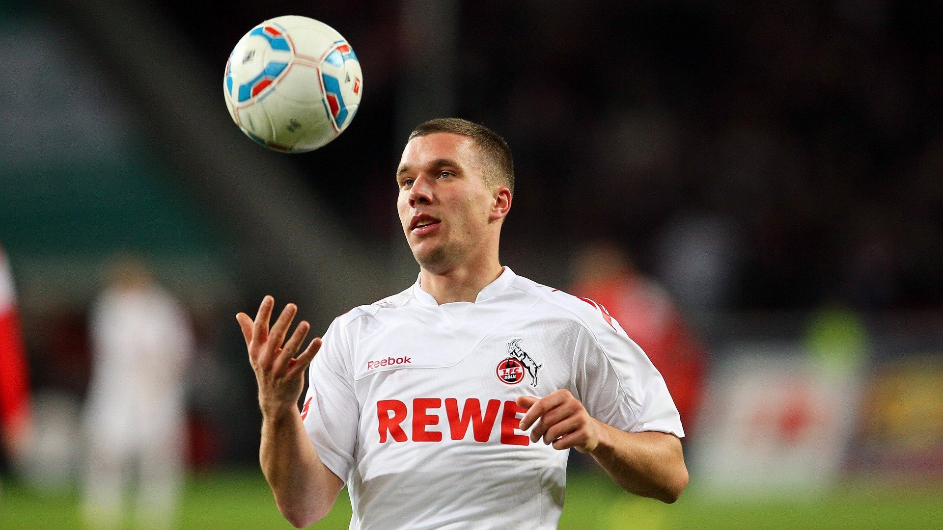 逆天神技：那些在欧冠赛场上令人窒息的精彩瞬间，欧冠十大经典比赛